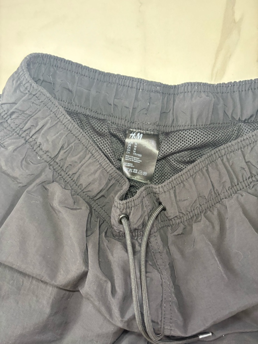 H&M Black Men's Swim Shorts M with Mesh Lining,Drawstring and Pockets Like New! - Picture 5 of 9